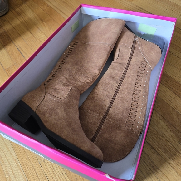 Vince Camuto Girls Size 4M - Walnut Tan Brown Suede Boots - Picture 4 of 11